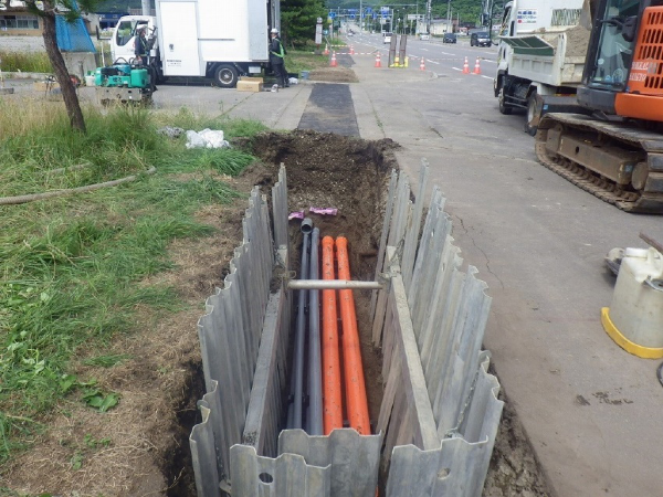 一般国道５号　七飯町　赤松街道電線共同溝工事 管路材敷設